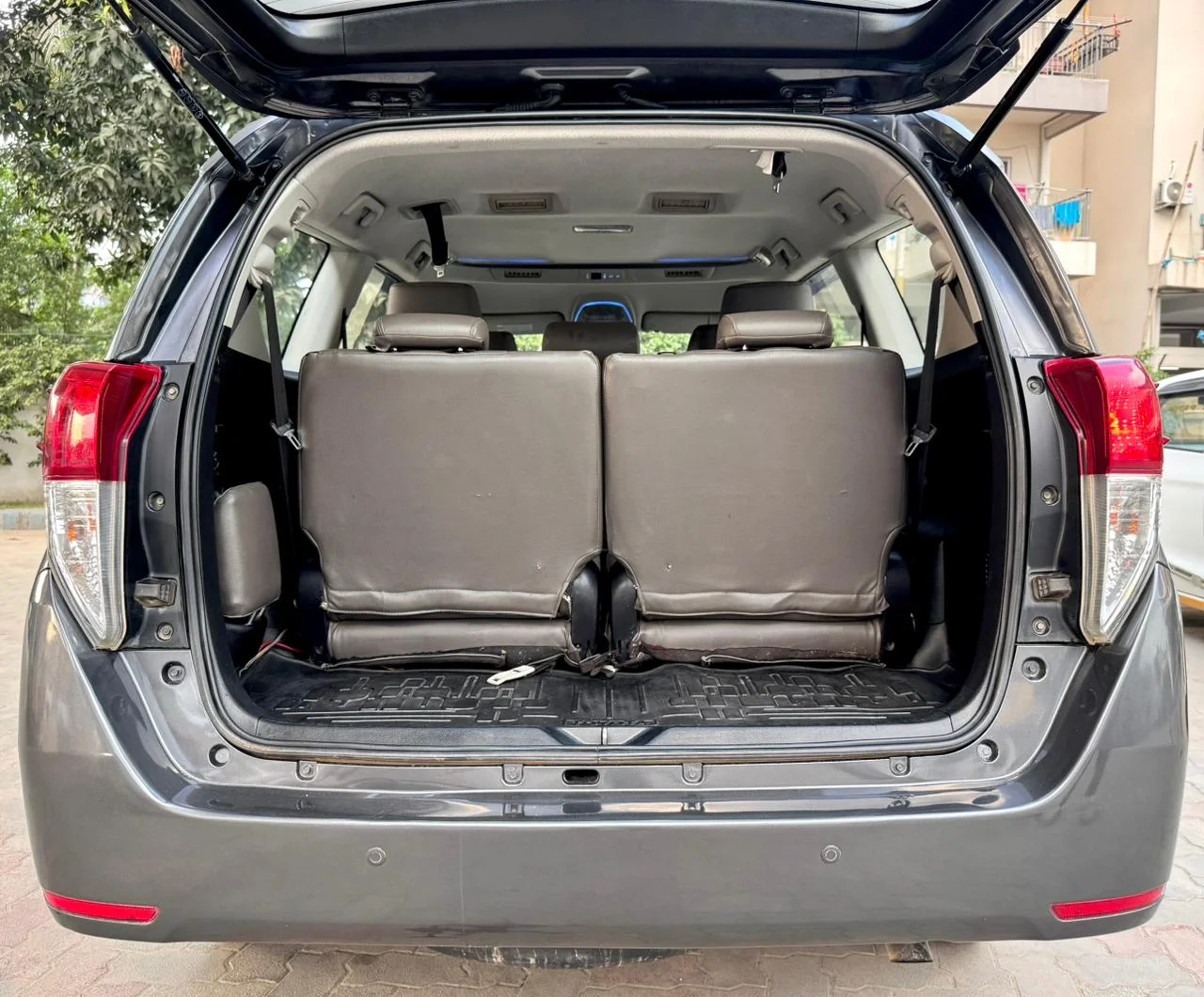 Toyota Innova Crysta - Thumbnail 14